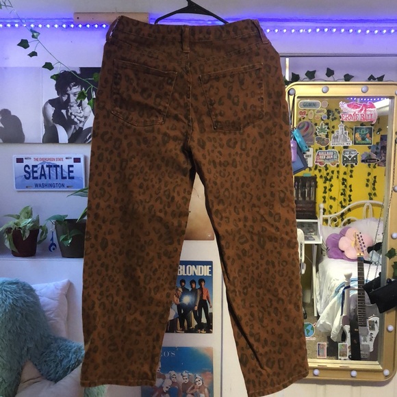 Universal thread size medium leopard print jeans - Picture 2 of 3